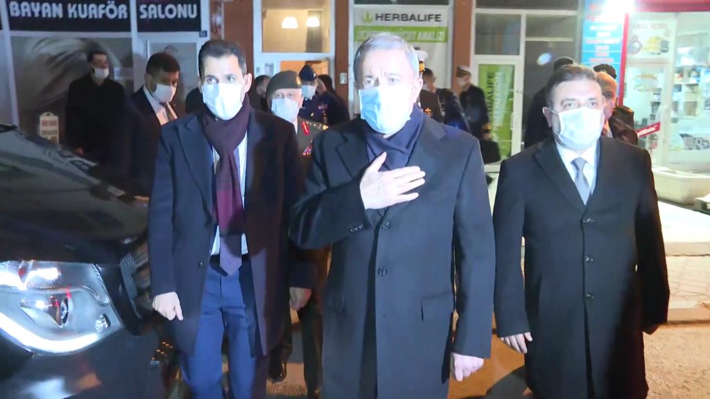 Milli Savunma Bakanı Akar, Gara Şehitlerinin Ailelerini Ziyaret Etti
