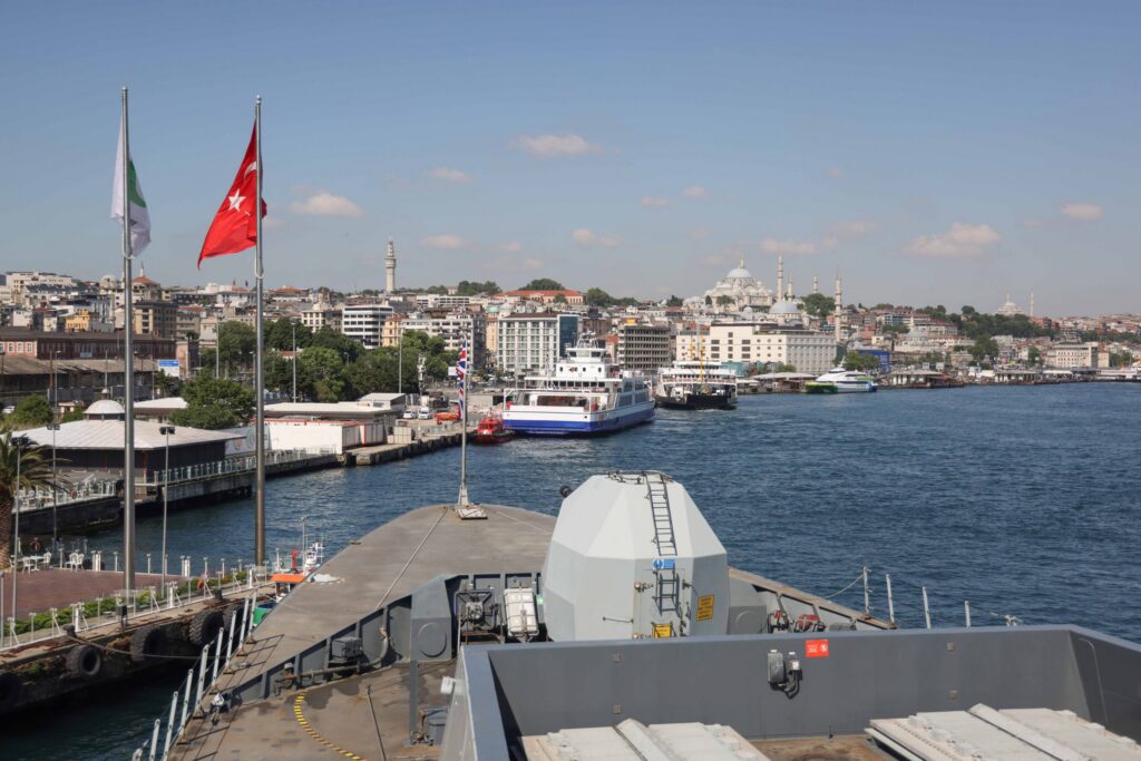 Queen Elizabeth Uçak Gemisi Görev Grubundan HMS Defender İstanbul’da