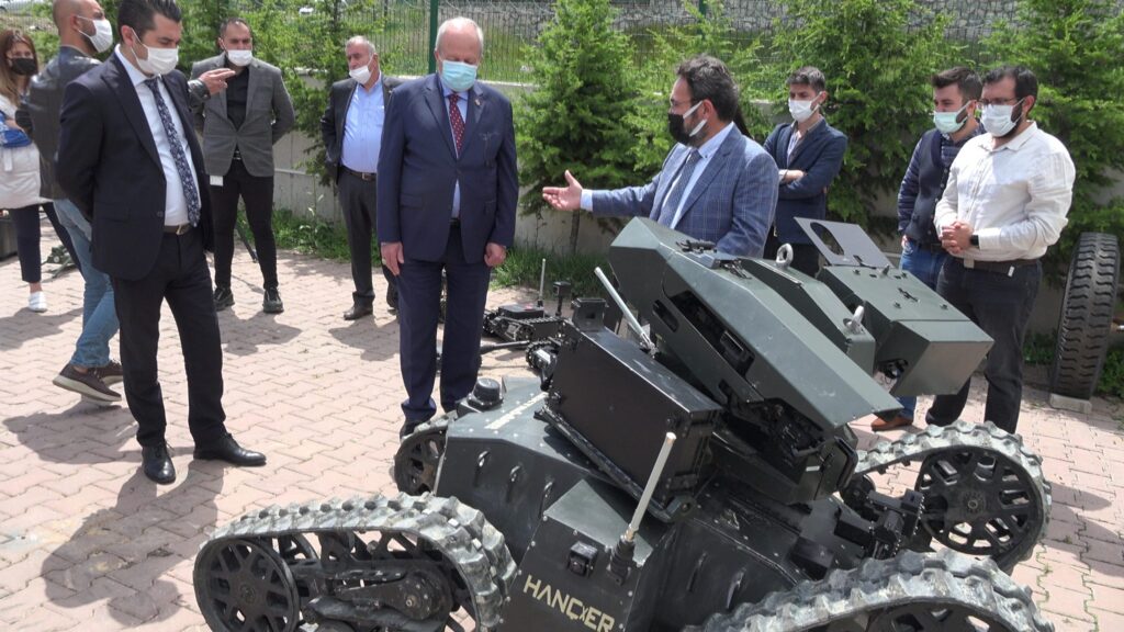 Özdebir’in ElektroLand Defence Ziyaretinde Hançer Sürprizi
