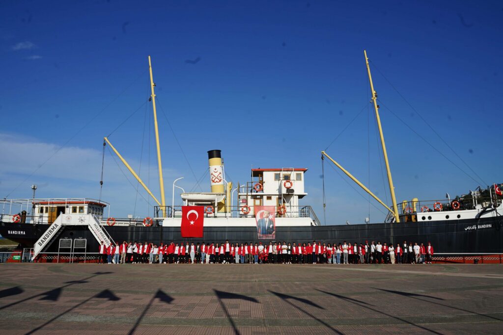 “Bizler, Tam Bağımsız Türkiye ve Özgürlük için Yola Çıkan Bandırma Vapuru’nun Yolcularıyız”
