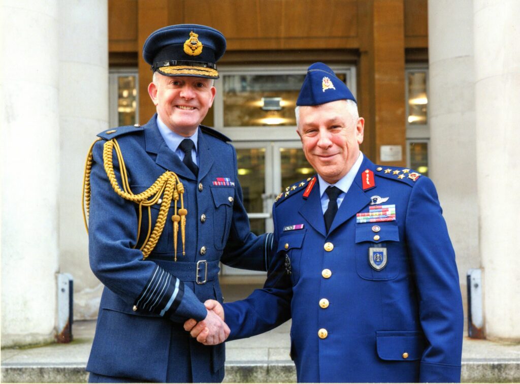 Hava Kuvvetleri Komutanı Hava Orgeneral Kadıoğlu Eurofighter Önünde Poz Verdi