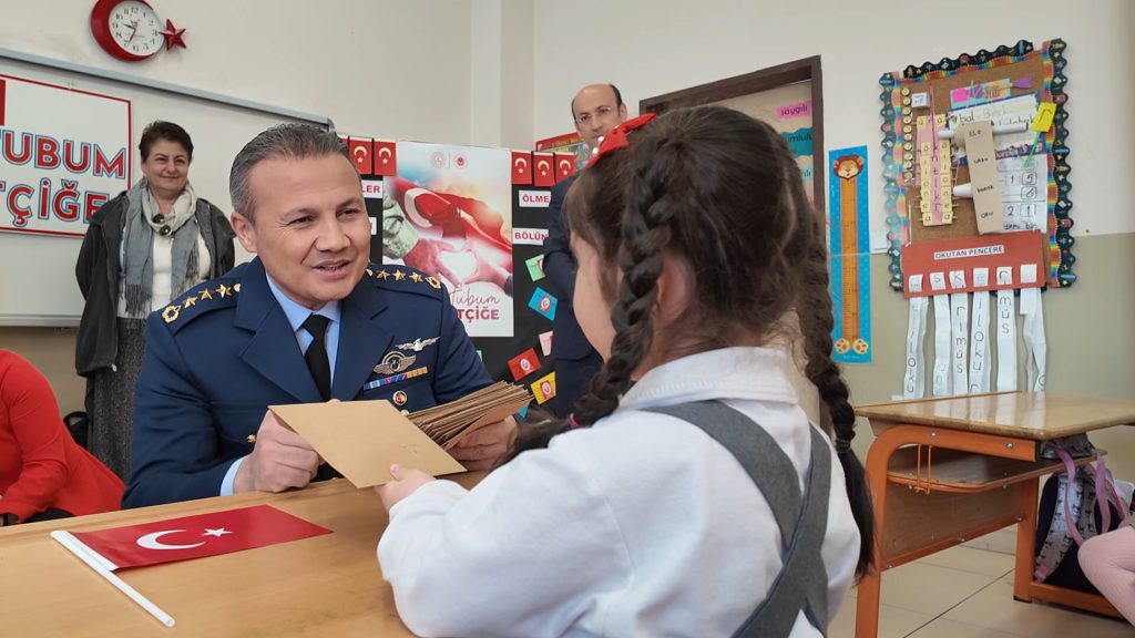 Mehmetçik, Miniklerin Mektuplarını Cevapladı