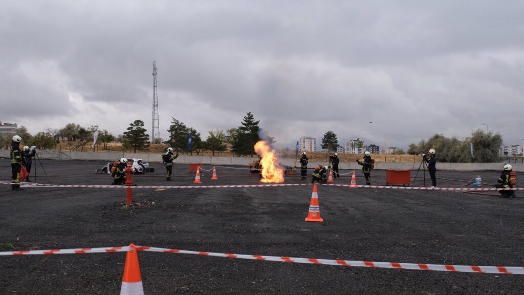 ASPİLSAN Enerji Lityum İyon Yangınlarının Söndürülmesine Yönelik Olarak Kayseri Büyükşehir Belediyesi ile Ortak Tatbikat Yaptı