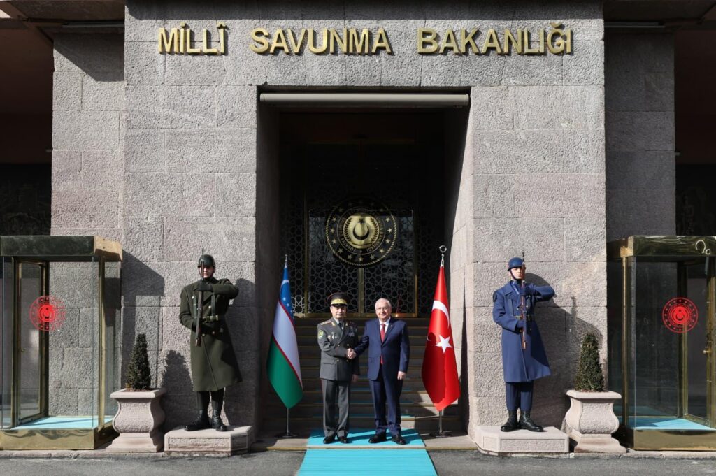 Türkiye ile Özbekistan Arasında “Askerî Sağlık Eğitim ve İş Birliği Anlaşması” ile “2026 Yılı Askerî İş Birliği Uygulama Planı” İmzalandı