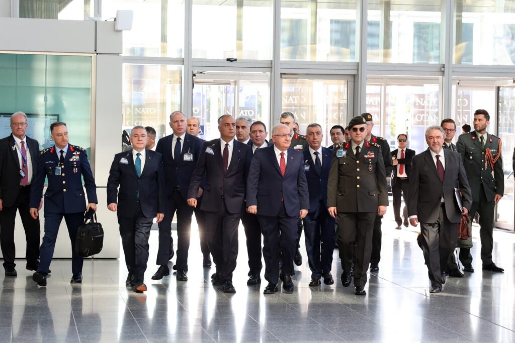 Millî Savunma Bakanı Yaşar Güler Ankara Zirvesi Öncesinde Brüksel’de Yapılan NATO Savunma Bakanları Toplantısı’nda Önemli Görüşmeler yaptı