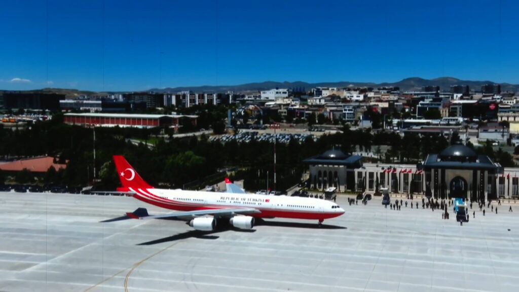 Etimesgut Askerî Havaalanı’nda Yenilenen Pist, Apron, Taksi Yolları ve Yapımı Tamamlanan Devlet Konukevi Binası Törenle Hizmete Açıldı