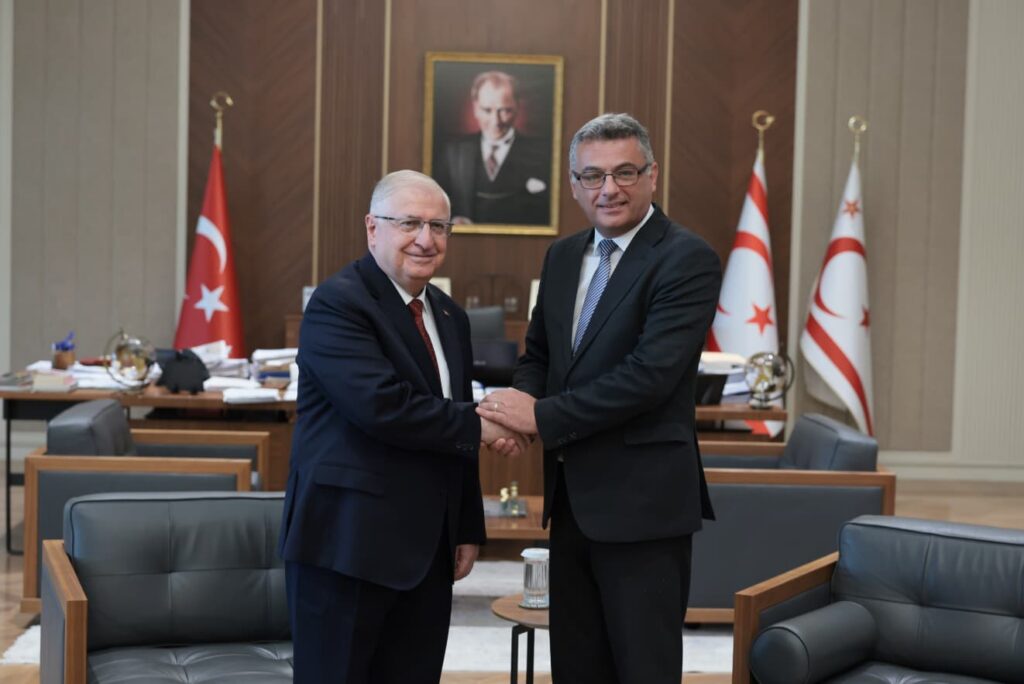 MSB Yaşar Güler ve Komutanlar, Kıbrıs’ta 63 Yıl Önce Türk Anne ve Üç Çocuğunun EOKA’lı Teröristlerce Küvet İçinde Katledildiği Müze Evi Ziyaret Etti